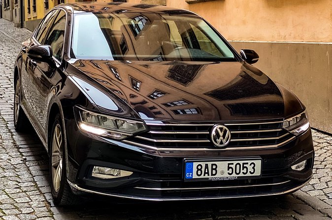 Private ARRIVAL Transfer by LIMOUSINE 3+1pax - Which Prague arrivals will like this most?
