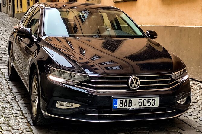Private ARRIVAL Transfer by LIMOUSINE 3+1pax - The limousine and the 30-minute ride