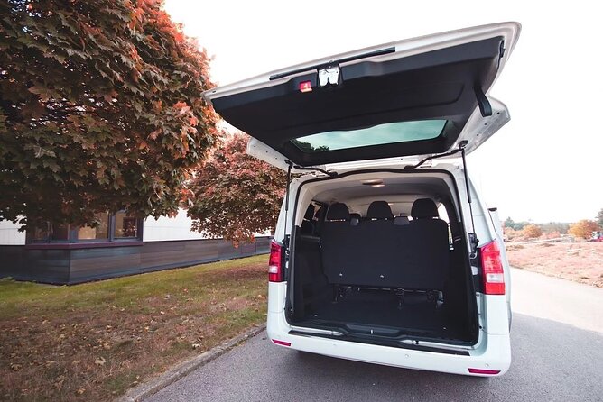 Private ARRIVAL Transfer by MINIVAN Mercedes Vito 8+1pax - Service touches that make a difference