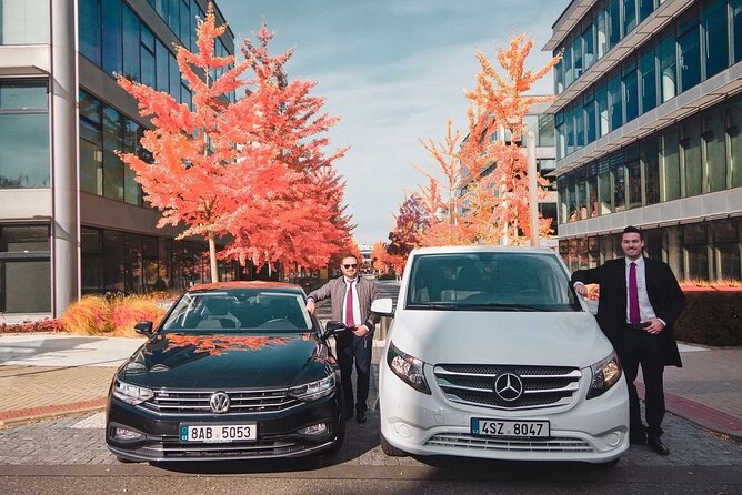 Private ARRIVAL Transfer by MINIVAN Mercedes Vito 8+1pax - Why a private van can beat public transport
