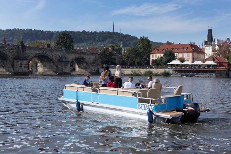 Private Boat Cruise With Unlimited Prosecco - Boarding the private boat for one hour