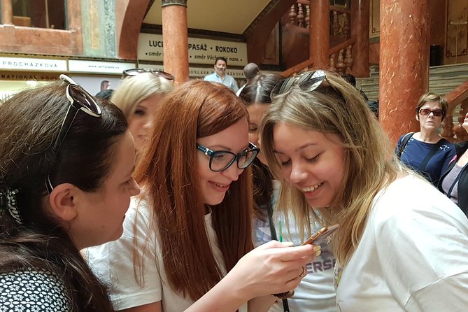 Private city discovery tour - A Historical Treasure Hunt - How the smartphone format works