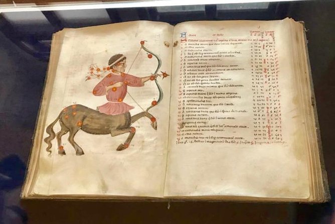 Private Custom Tour of Strahov Library and Prague - St. Vitus Cathedral in 15 focused minutes