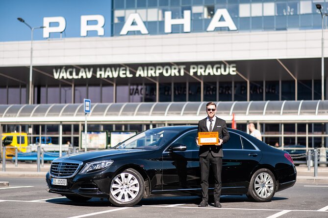 Private Departure Transfer: Prague Airport - A straightforward ride from Prague to Václav Havel Airport