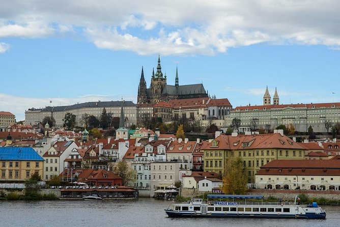 Private Half-Day Sightseeing Tour in Prague - Vyšehrad Park and the second look at the fortress