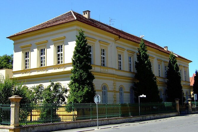 Private Half-Day Tour From Prague To Terezín Concentration Camp - The guides make or break the day
