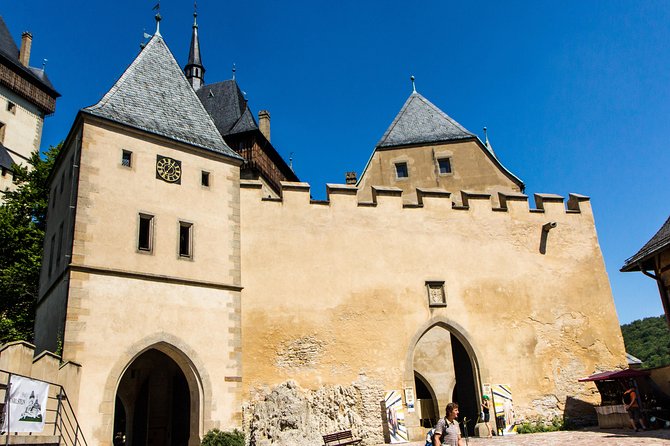 Private Karlstejn castle trip from Prague with Lunch & Admission - What the basic castle tour actually includes