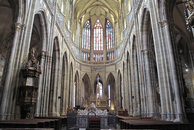 Private Prague Castle Tour with a Czech Guide, meet up at hotel - Why Prague Castle works better with a guide