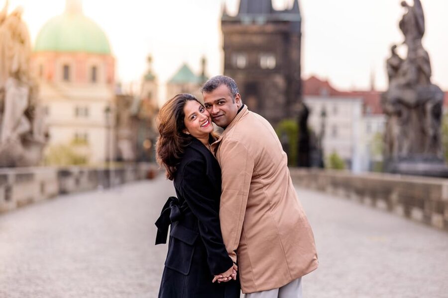Private Prague Sunrise Photoshoot + Walking Tour - Meeting Leah in Old Town