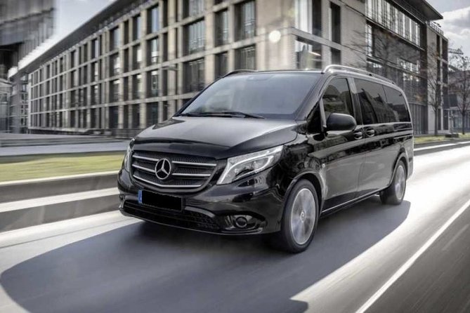 Private Transfer from Prague Airport to Prague City Hotels 1 - 3 pax - Finding your driver in the arrival hall