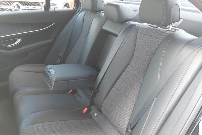 Private Transfer from Prague Airport to Prague City Hotels 1 - 3 pax - Cancellation and booking timing