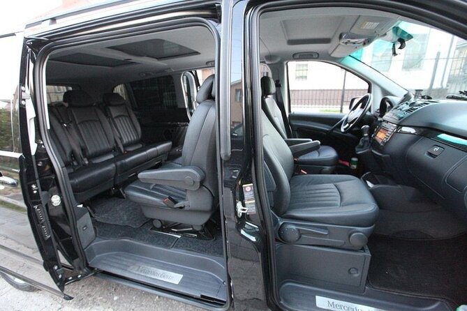 Private Transfer from Prague Airport to Prague City Hotels 1 - 7 pax - The ride into Prague, from airport doors to your hotel
