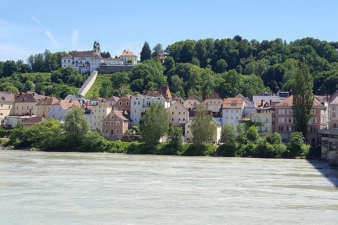 Private Transfer Prague to Passau or Passau to Prague with stop in Cesky Krumlov - Key points at a glance