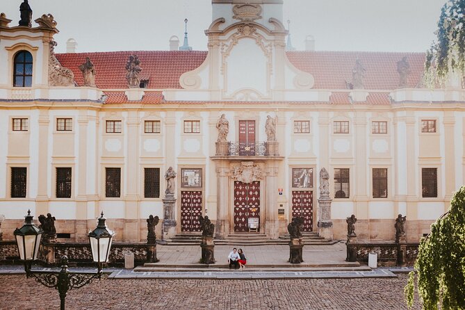 Private Vacation Photography Session with Local Photographer in Prague - What the hour with your photographer is like