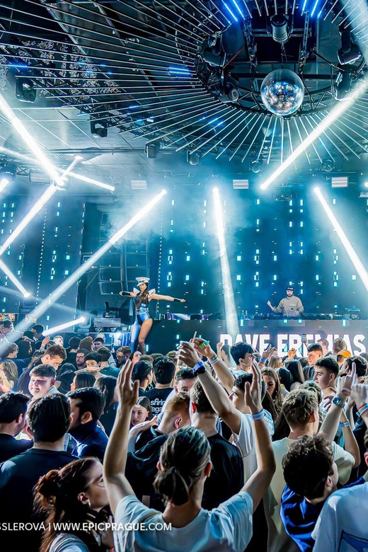 Pub Crawl with Shots and Night Club I Prague - How the guides shape the night