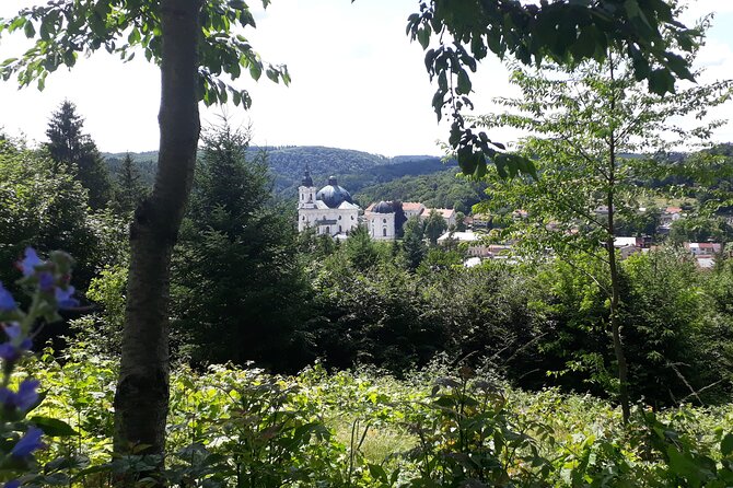 PUNKVA CAVES, ABYSS and PERNSTEJN CASTLE =only from Apr to Sep - The long approach to Pernštejn Castle