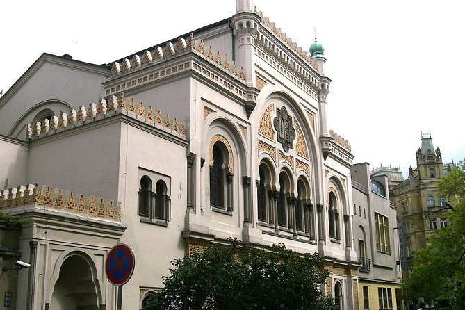 Rent-a-Friend in Prague - Prague Castle, one hour among royal courtyards