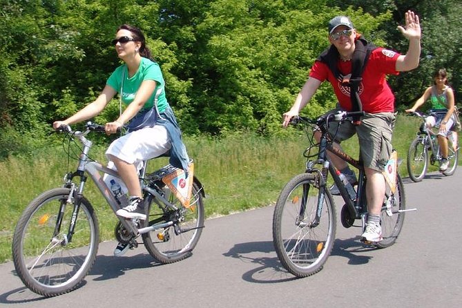 River & Park Bike Tour to Troja Chateau (Private small groups) - Group size, timing, and practical tradeoffs