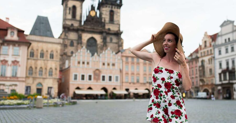 Romantic Photoshoot Experience for Couples in Prague - Who should book this experience?
