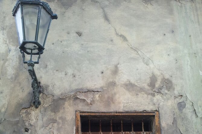 Scary Prague Walking Tour - Group size, timing, and atmosphere