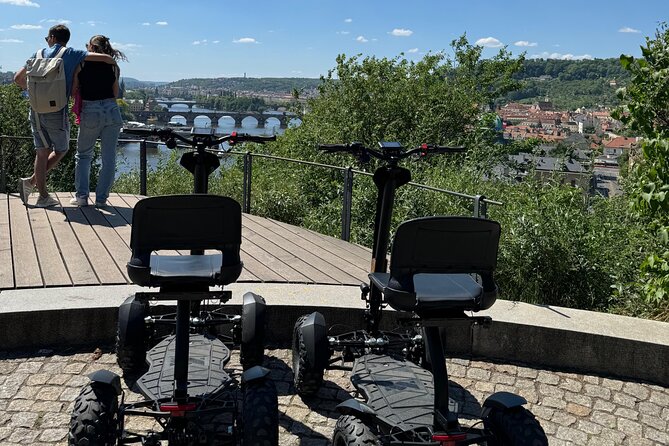Scooter tours to Prague Castle and views. - Petřín Hill and the question of extra time