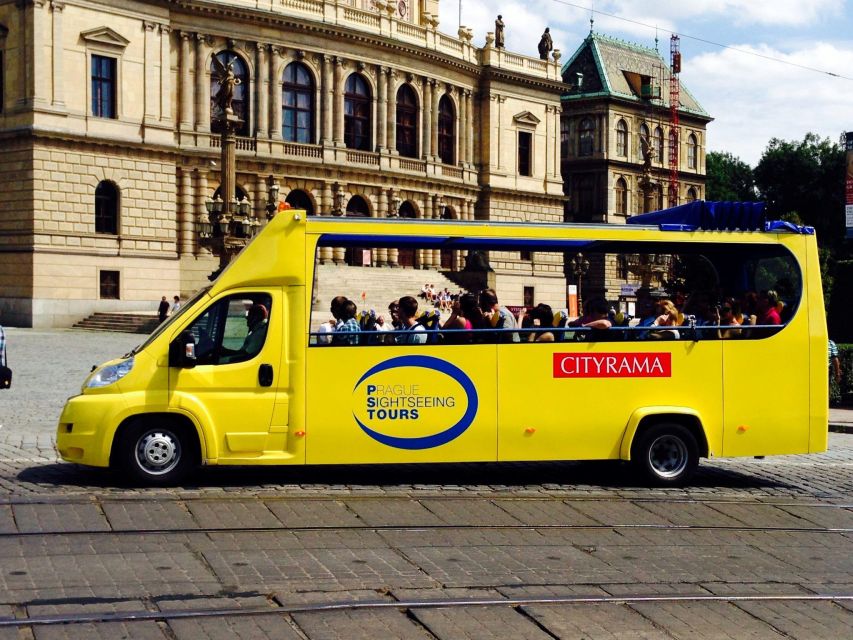 Short city tour by bus - 1 hour - Passing the Power Gate