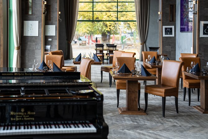 Sinatra Tribute Show and Dinner Experience in Manes - A Sinatra evening inside Prague’s Art Restaurant Mánes