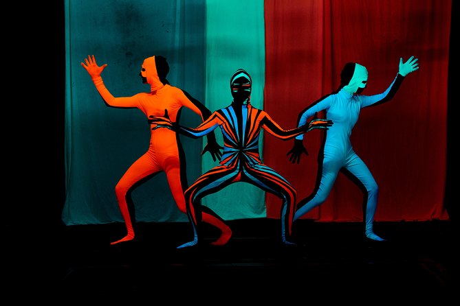 Skip the Line: WOW Show Black Light Theater in Prague Ticket - Getting a good seat in an unnumbered theater
