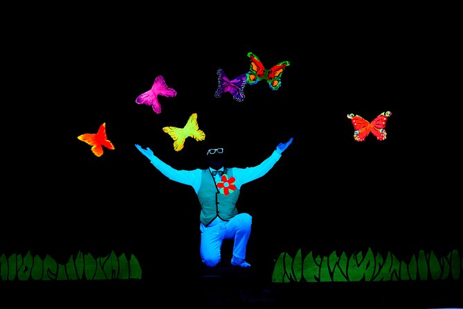 Skip the Line: WOW Show Black Light Theater in Prague Ticket - The underground Art Deco setting
