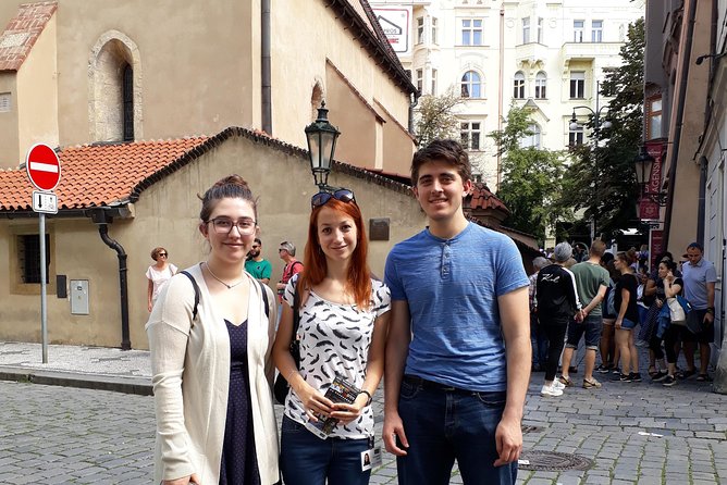 Stories of Jewish Prague Walking Tour - What the small group changes