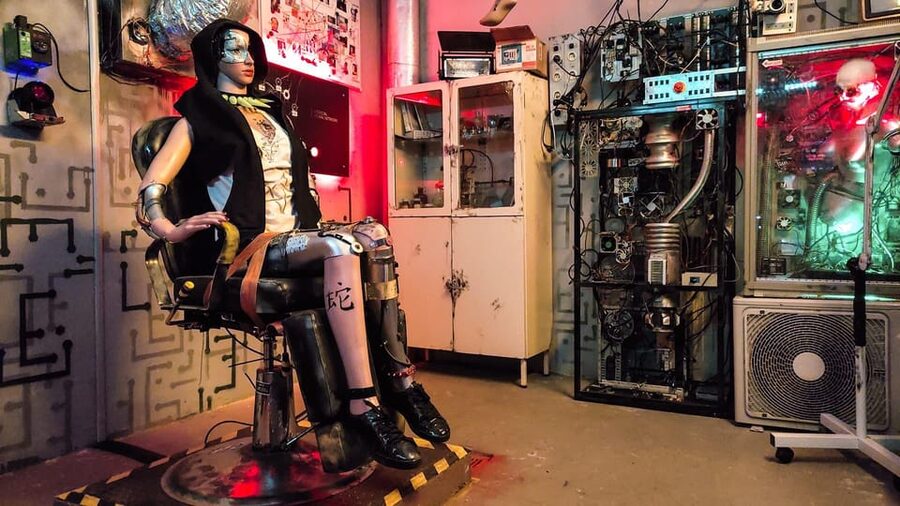 The Clinic: Escape room in Fun Arena Prague - Entering the secret clinic in Prague