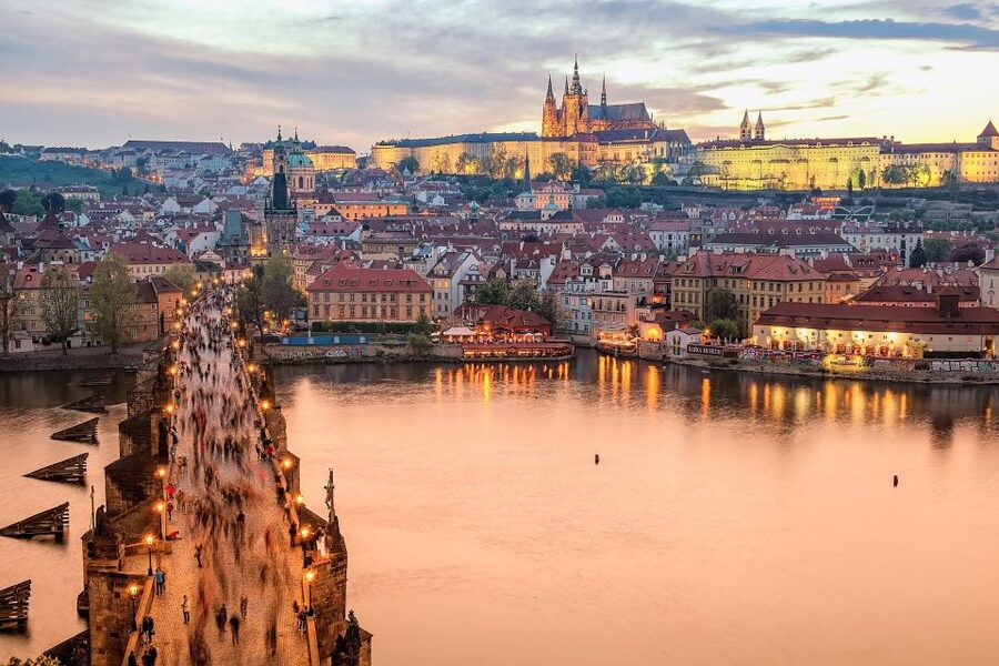 The Royal road, walking tour in french - Starting at Celetná Street and Týn Court