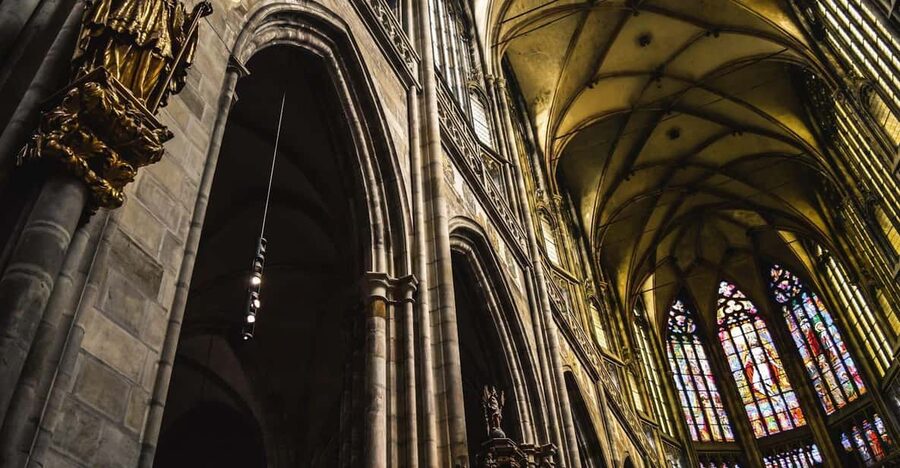 Tour of Prague Castle in italian language ticket included - St. Vitus Cathedral, Prague’s great interior