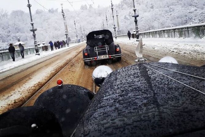 Vintage Cars Prague - Grand City Tour 150min / 1-6 pers. 2,5hrs - Old Town begins with the Astronomical Clock
