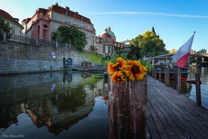 VIP Private tour Prague: Castle, Lunch, Beer, Boat - Lennon Wall and the city’s modern voice
