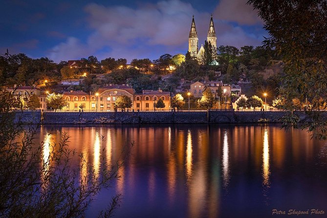 VIP Private tour Prague: Castle, Lunch, Beer, Boat - One hour on the Vltava