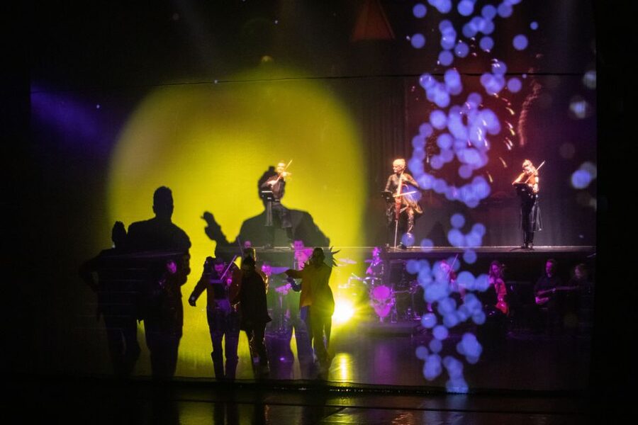 Vivaldianno The Show in Theatre Hybernia - Dekkadancers add movement to the Baroque drama