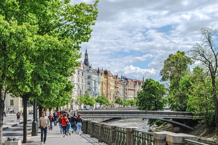 Walking tour of Prague in French : Nové Město - Starting beneath Jindřišská Tower