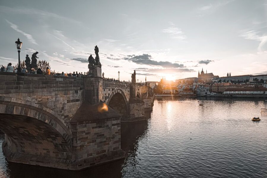 Walking tour of Prague in french: Old Town & Charles Bridge - Starting on Celetná Street near the Powder Tower
