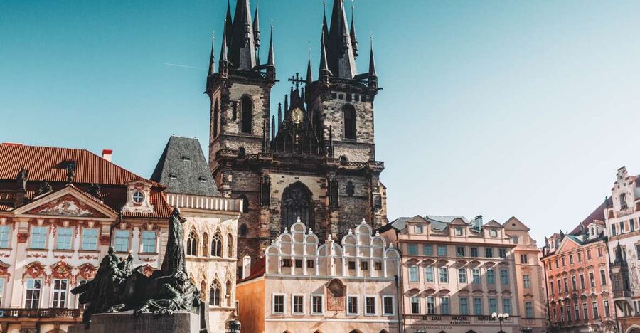 Walking tour of Prague in french: Old Town & Charles Bridge - The French guide makes the history easier to follow