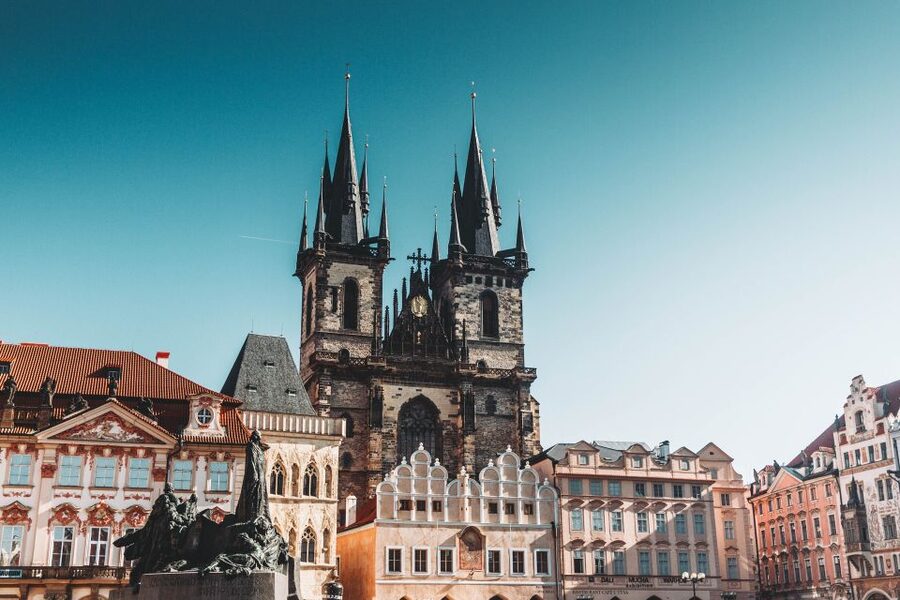Walking tour of Prague in french: Old Town & Charles Bridge - Týn Courtyard and Ungelt in 10 minutes
